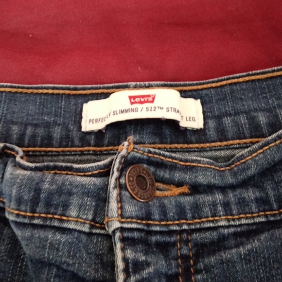 Levis Jeans - Picture 3 of 4